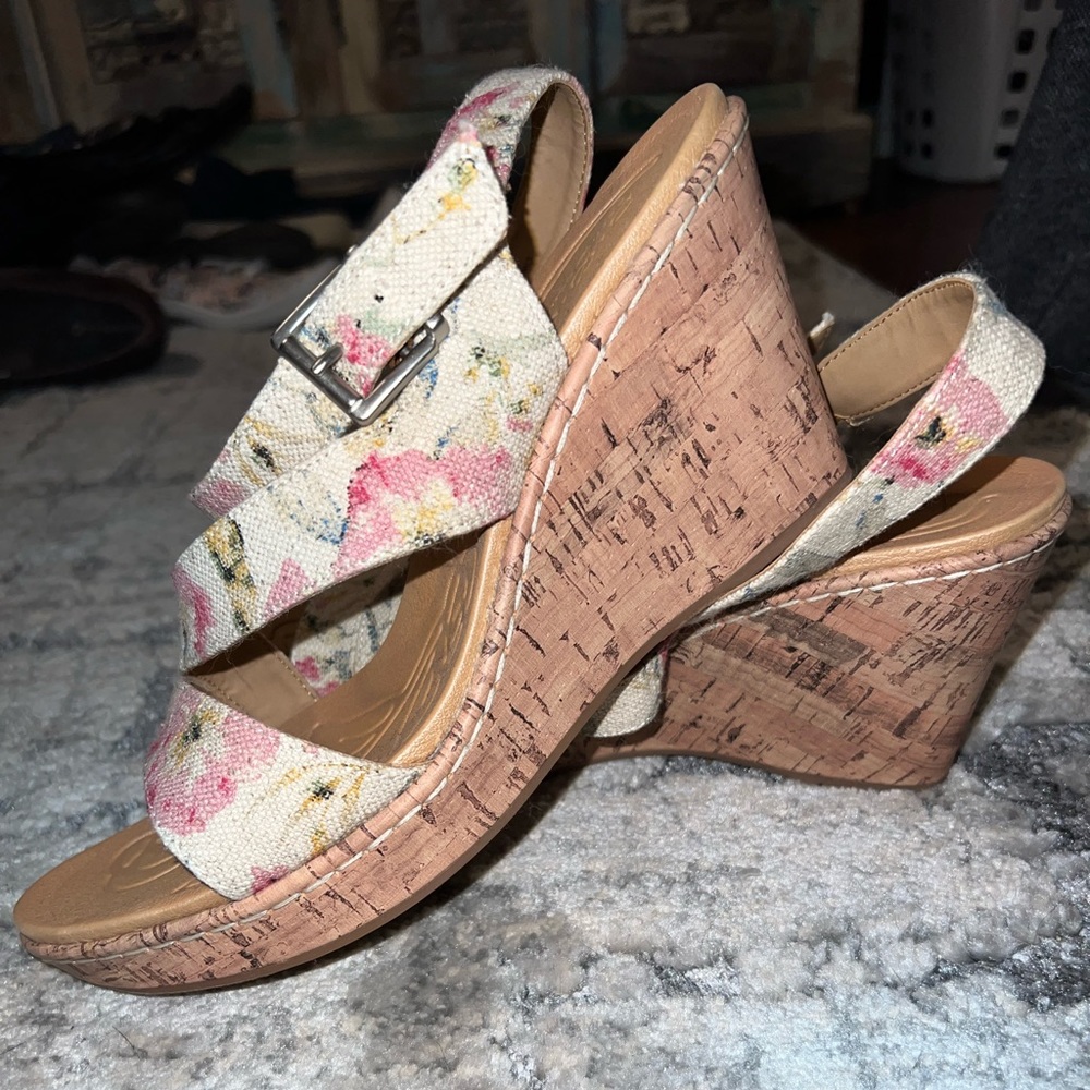 BOC flower print wedges
